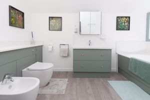 En Suite- click for photo gallery